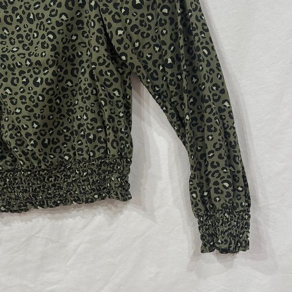 Cat & Jack Green cheetah print Blouse - Picture 3 of 4